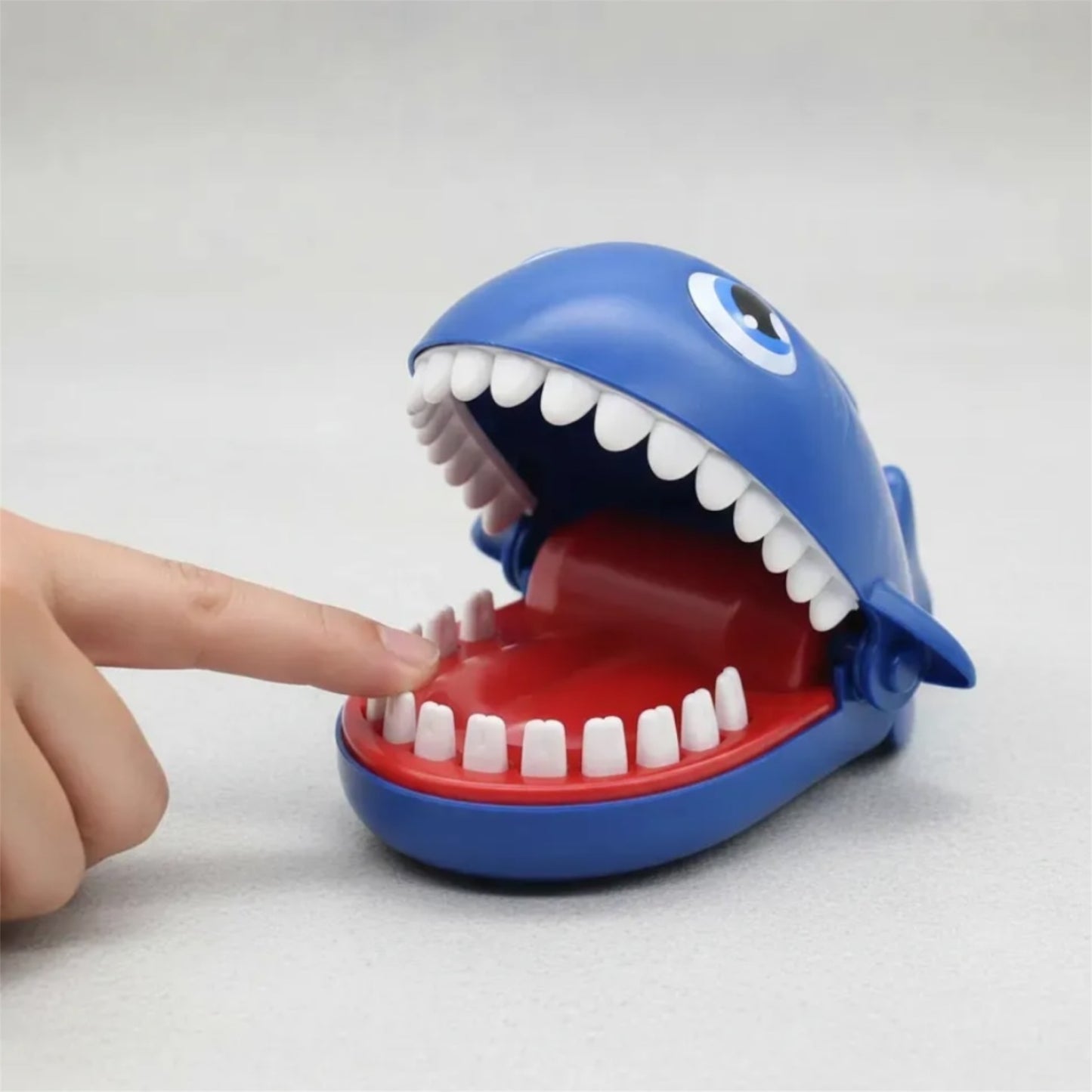 Juego tiburón mordedor 16x12cm.