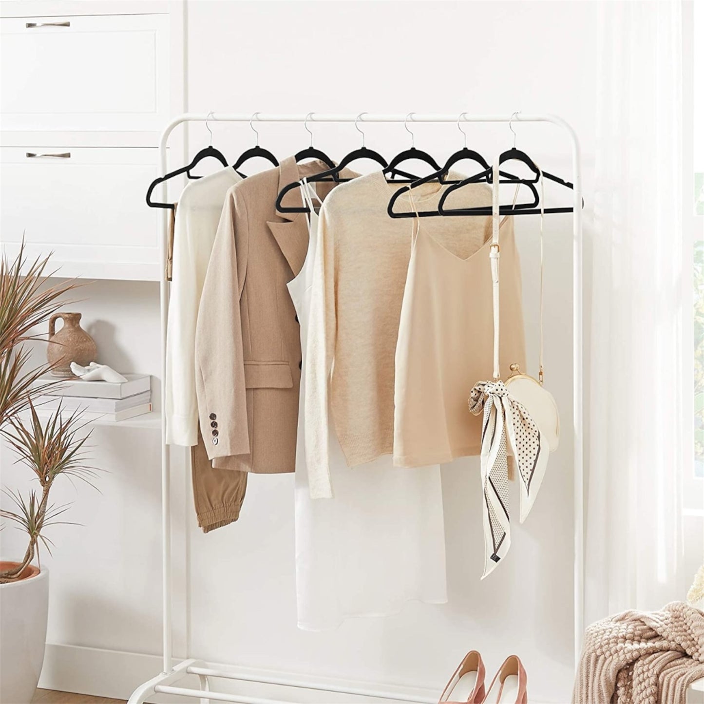 Pack de 10 Perchas de Terciopelo - Negro